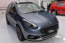 2016 Fiat Urban Cross photo gallery