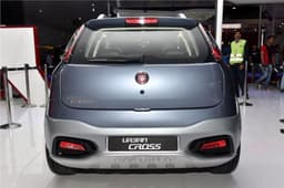 2016 Fiat Urban Cross photo gallery