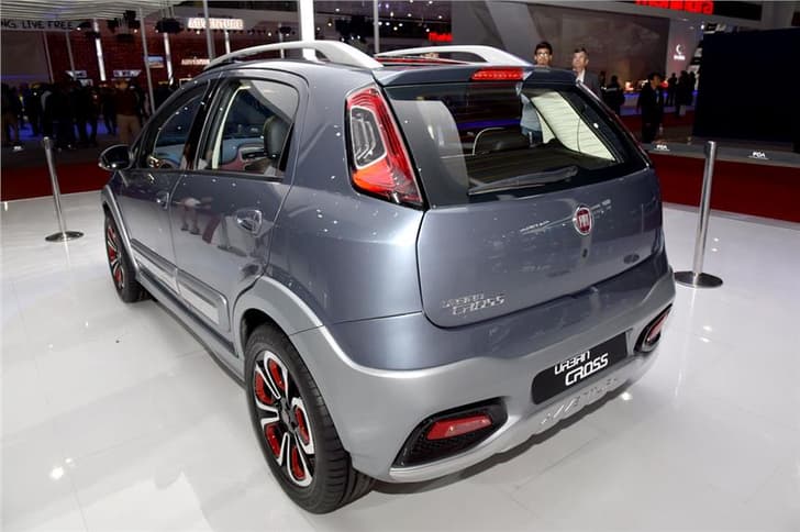2016 Fiat Urban Cross photo gallery
