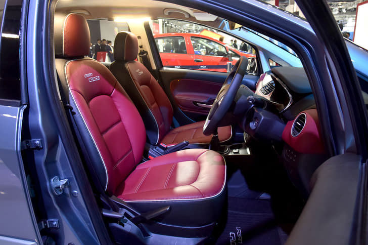 2016 Fiat Urban Cross photo gallery