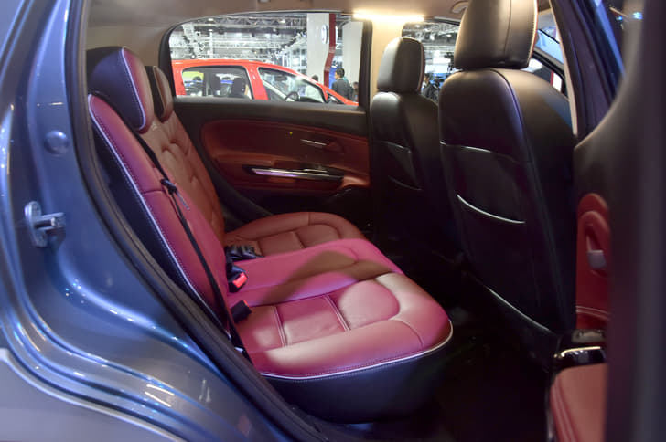 2016 Fiat Urban Cross photo gallery