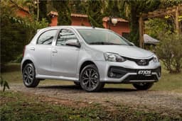 2016 Toyota Etios Liva photo gallery
