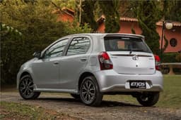 2016 Toyota Etios Liva photo gallery