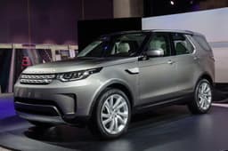 2017 Land Rover Discovery photo gallery