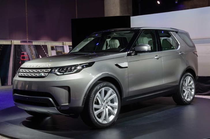 2017 Land Rover Discovery photo gallery