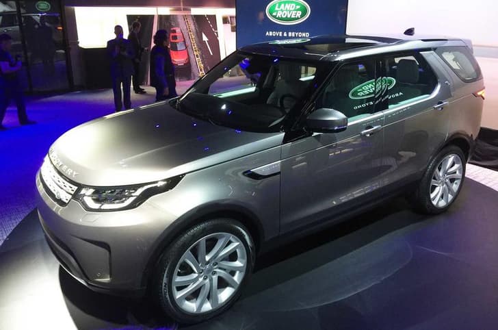 2017 Land Rover Discovery photo gallery