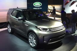 2017 Land Rover Discovery photo gallery