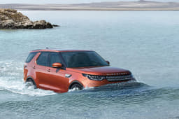 2017 Land Rover Discovery photo gallery