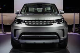 2017 Land Rover Discovery photo gallery