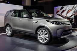 2017 Land Rover Discovery photo gallery