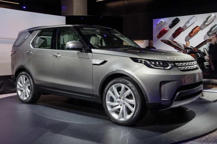 2017 Land Rover Discovery photo gallery