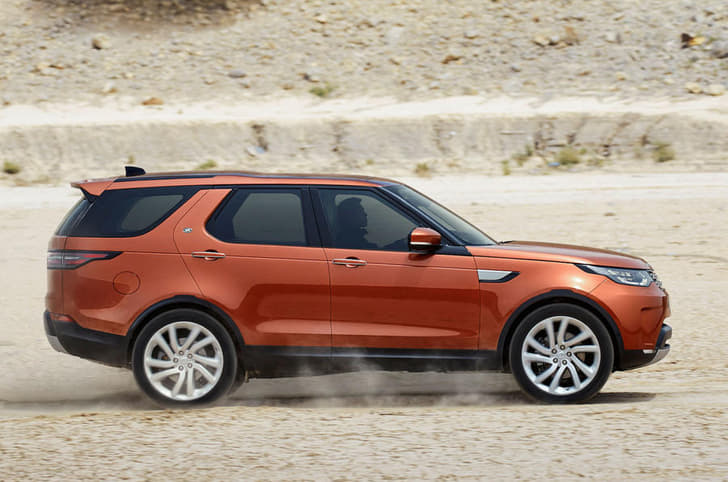 2017 Land Rover Discovery photo gallery