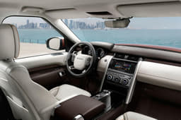 2017 Land Rover Discovery photo gallery