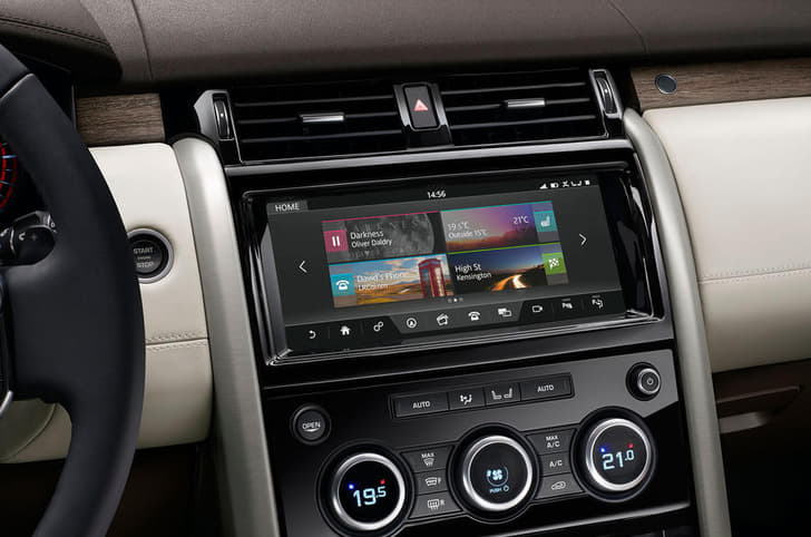 2017 Land Rover Discovery photo gallery