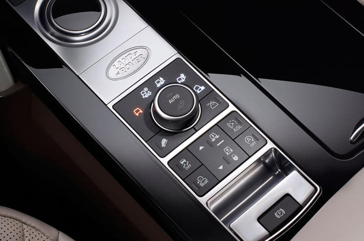 2017 Land Rover Discovery photo gallery