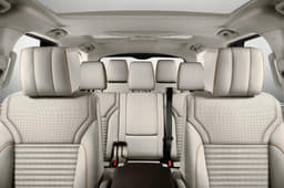 2017 Land Rover Discovery photo gallery