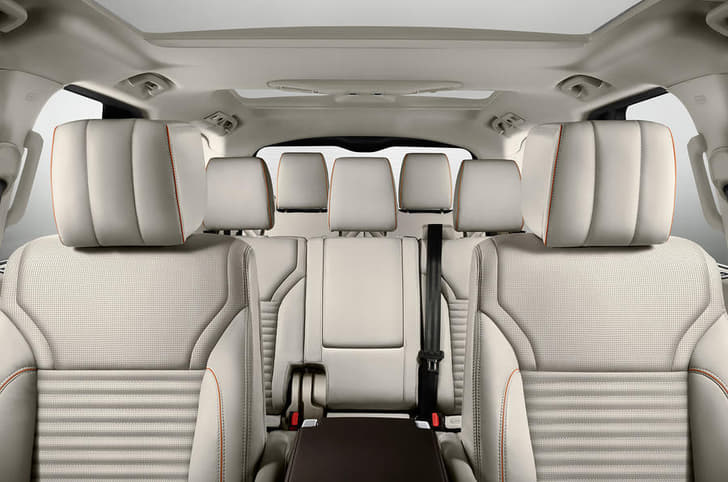 2017 Land Rover Discovery photo gallery