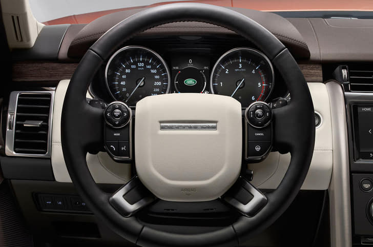 2017 Land Rover Discovery photo gallery