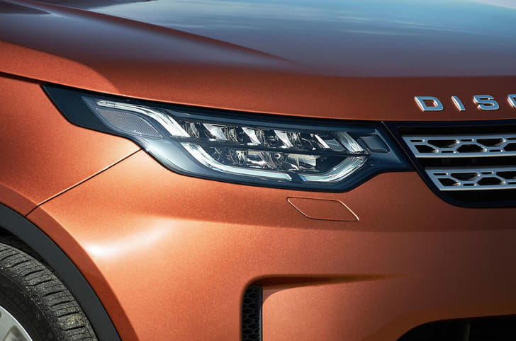 2017 Land Rover Discovery photo gallery