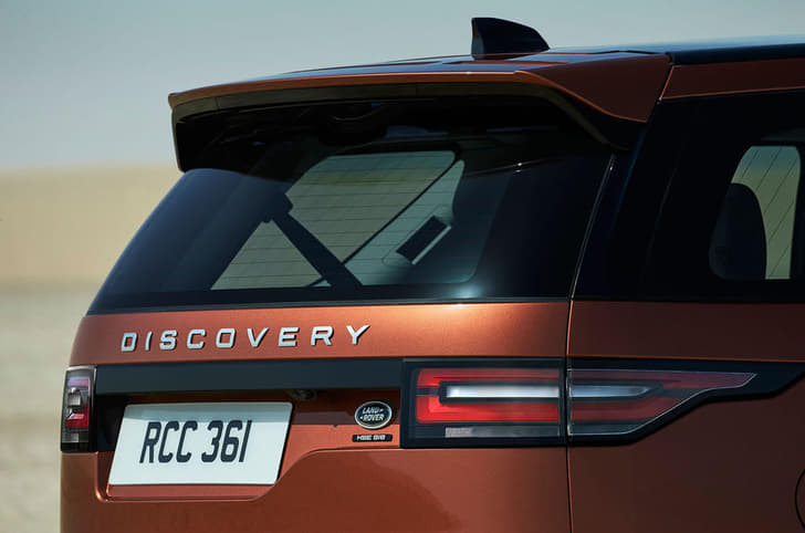 2017 Land Rover Discovery photo gallery