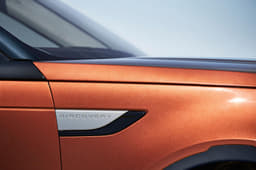 2017 Land Rover Discovery photo gallery