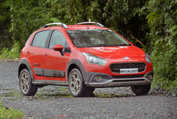 2016 Fiat Urban Cross photo gallery