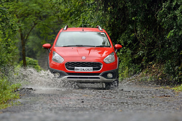 2016 Fiat Urban Cross photo gallery