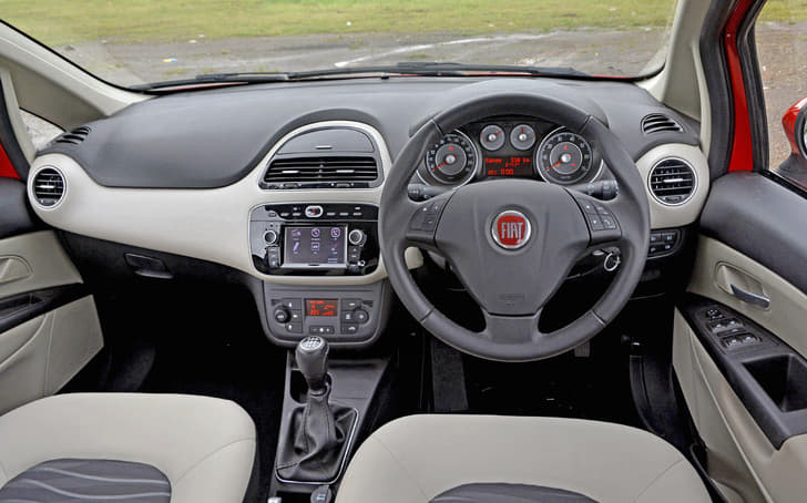 2016 Fiat Urban Cross photo gallery