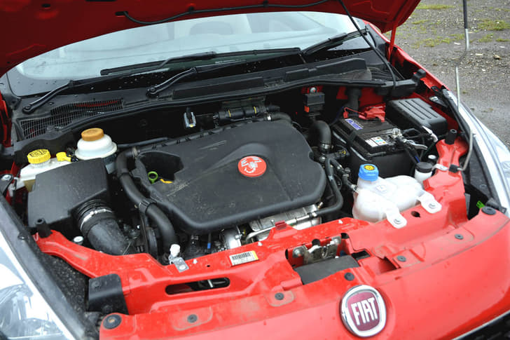 2016 Fiat Urban Cross photo gallery