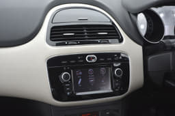 2016 Fiat Urban Cross photo gallery