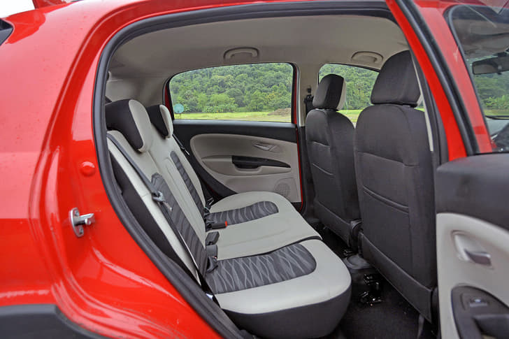 2016 Fiat Urban Cross photo gallery