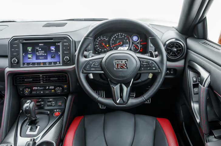 2017 Nissan GT-R photo gallery