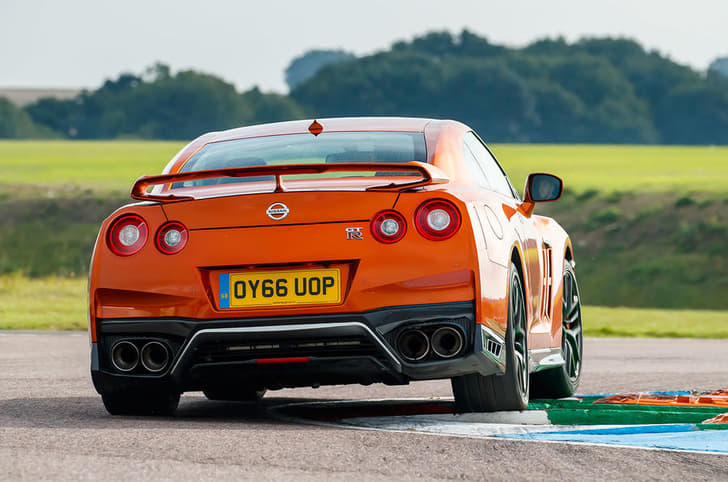 2017 Nissan GT-R photo gallery