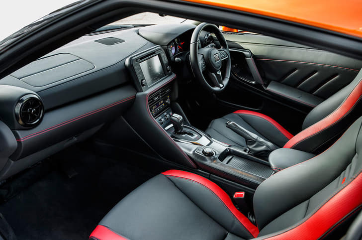 2017 Nissan GT-R photo gallery