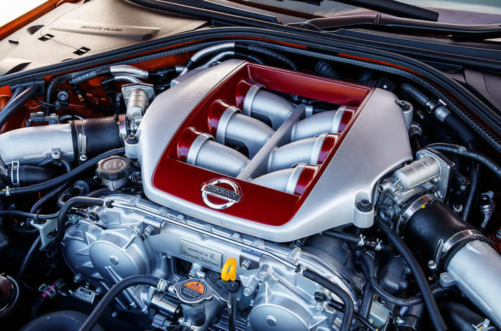 2017 Nissan GT-R photo gallery