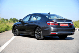 2016 Honda Accord Hybrid image gallery