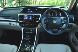 2016 Honda Accord Hybrid image gallery