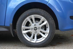 2016 Mahindra e2o Plus image gallery