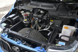 2016 Mahindra e2o Plus image gallery