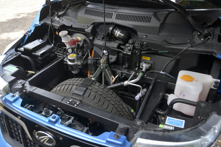 2016 Mahindra e2o Plus image gallery