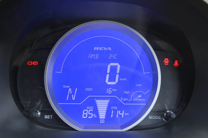 2016 Mahindra e2o Plus image gallery