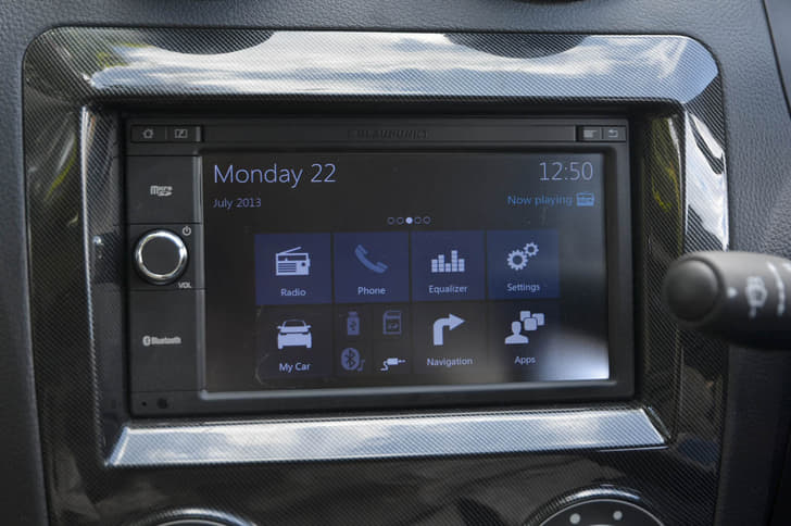 2016 Mahindra e2o Plus image gallery