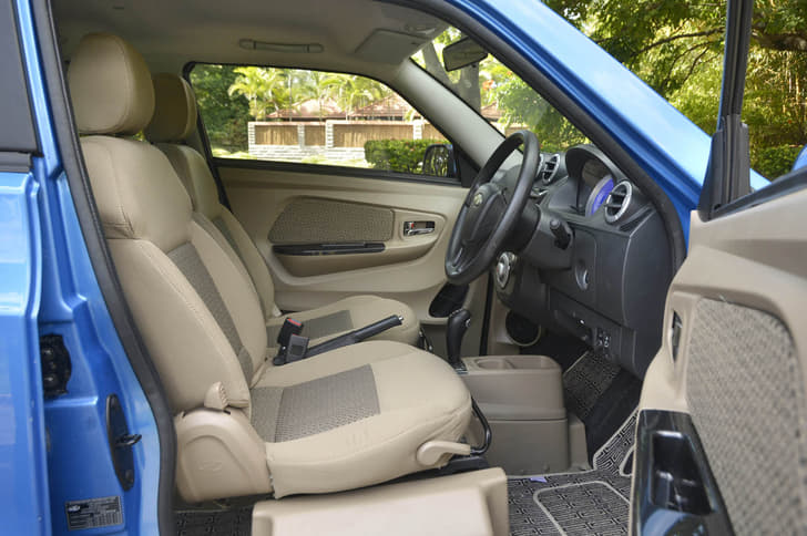 2016 Mahindra e2o Plus image gallery