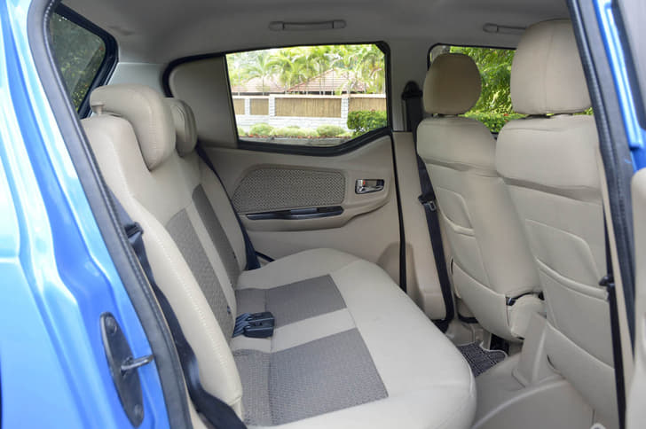 2016 Mahindra e2o Plus image gallery