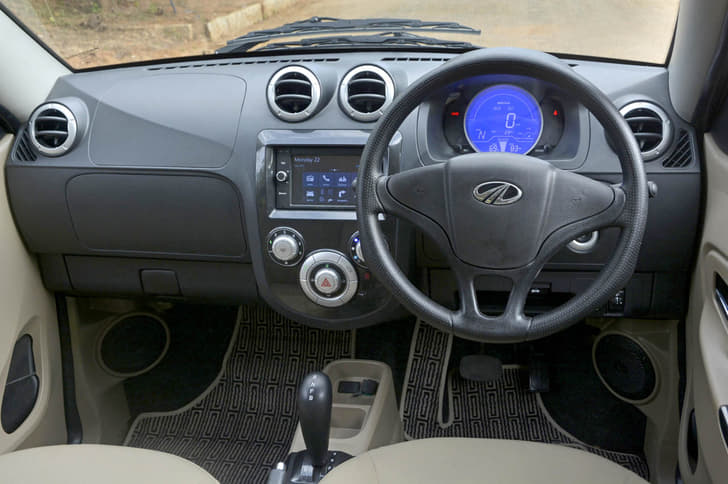 2016 Mahindra e2o Plus image gallery