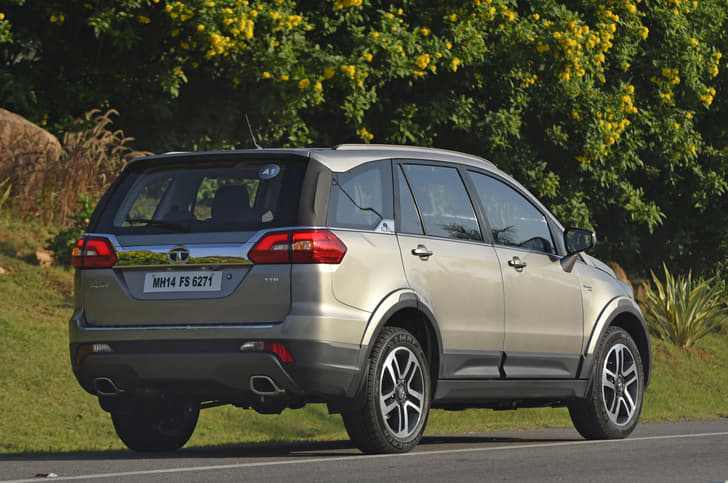 LED elements for the brake lights, boomerang-shaped reflectors on the bumper, dual exhausts and a large scuff plate also do much for the Hexa’s strong-shouldered look.
