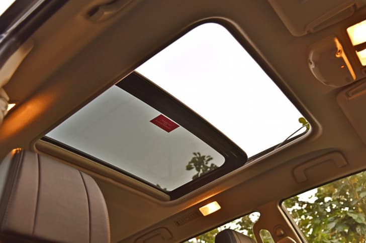 2016 Mitsubishi Montero image gallery