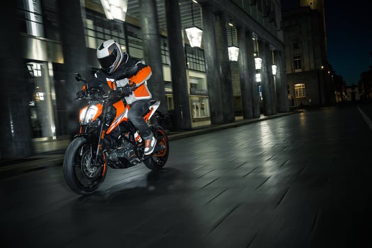 2017 KTM 125 Duke image gallery