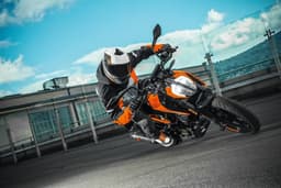 2017 KTM 125 Duke image gallery