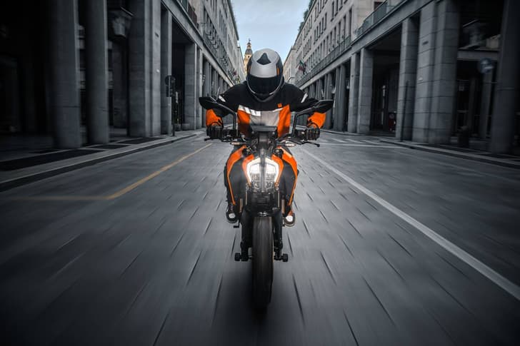2017 KTM 125 Duke image gallery